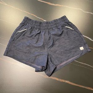 Vuori women’s dash short, size small, blue/black EUC